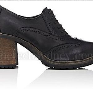 Barney’s NY Oxford Lace Up Black Leather Pumps